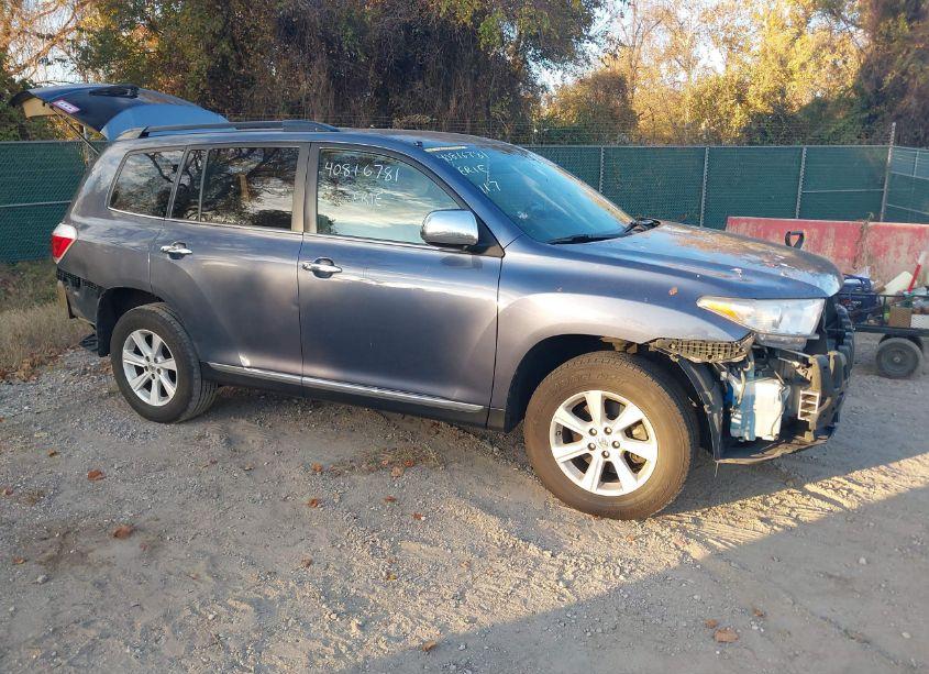 2013 Toyota Highlander BASE PLUS V6 (VIN 5TDBK3EH0DS237903) main photo
