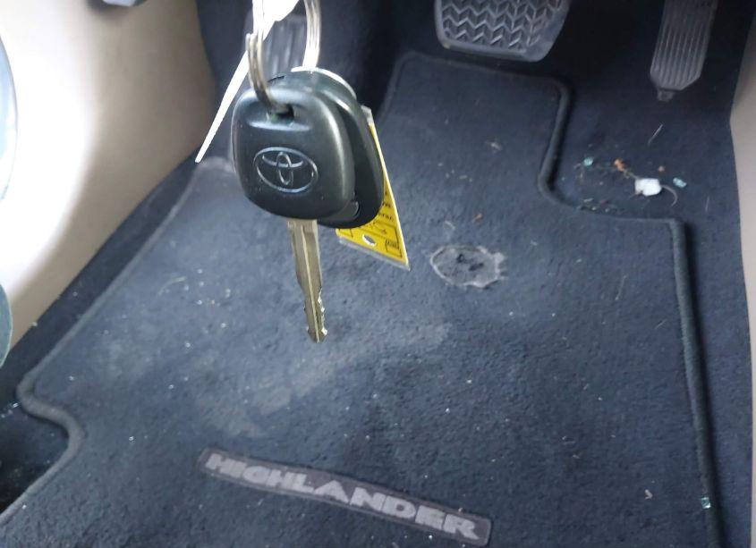 Photo 11 of 2013 Toyota Highlander BASE PLUS V6 (VIN 5TDBK3EH0DS237903)