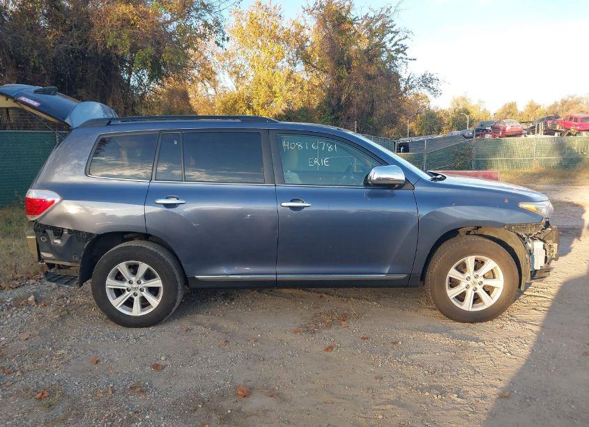 Photo 14 of 2013 Toyota Highlander BASE PLUS V6 (VIN 5TDBK3EH0DS237903)