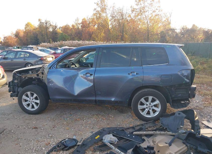 Photo 15 of 2013 Toyota Highlander BASE PLUS V6 (VIN 5TDBK3EH0DS237903)