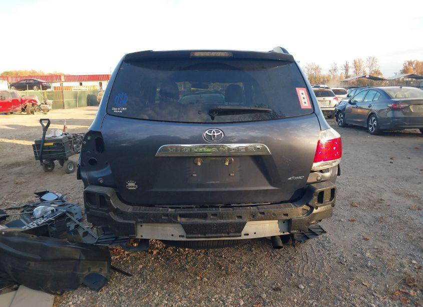 Photo 17 of 2013 Toyota Highlander BASE PLUS V6 (VIN 5TDBK3EH0DS237903)