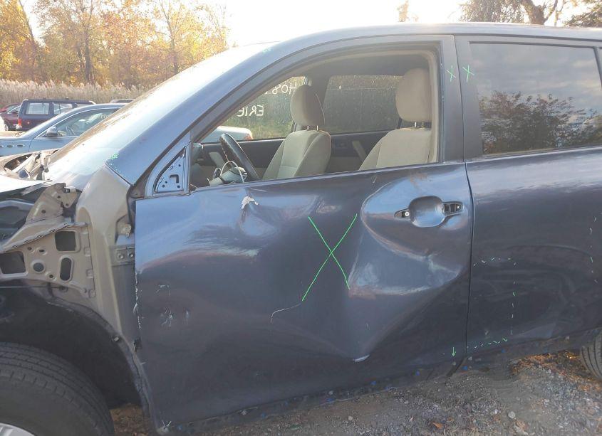 Photo 18 of 2013 Toyota Highlander BASE PLUS V6 (VIN 5TDBK3EH0DS237903)