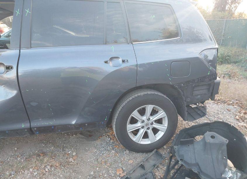 Photo 19 of 2013 Toyota Highlander BASE PLUS V6 (VIN 5TDBK3EH0DS237903)