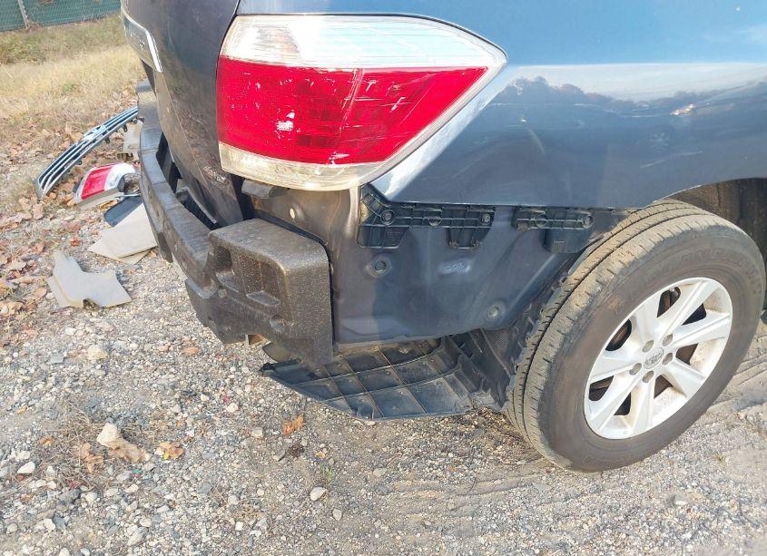 Photo 21 of 2013 Toyota Highlander BASE PLUS V6 (VIN 5TDBK3EH0DS237903)