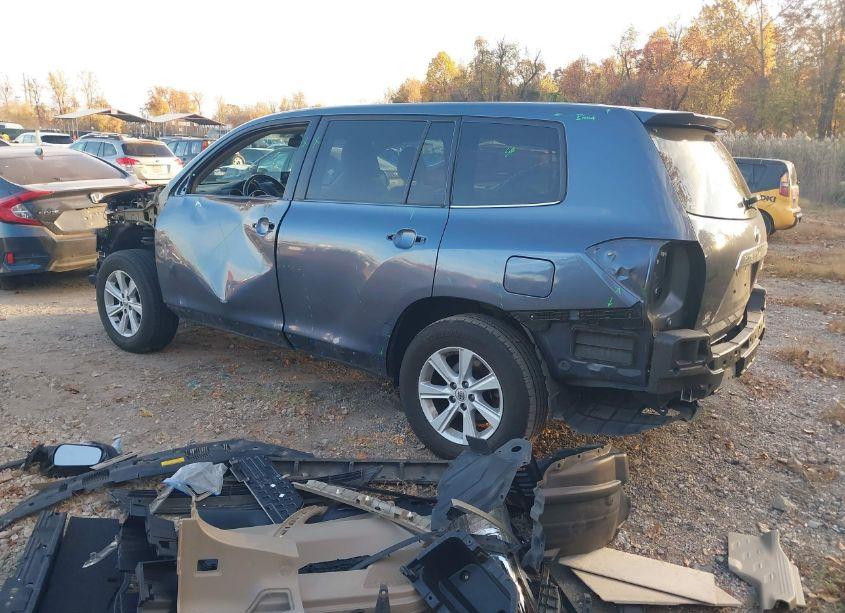 Photo 3 of 2013 Toyota Highlander BASE PLUS V6 (VIN 5TDBK3EH0DS237903)