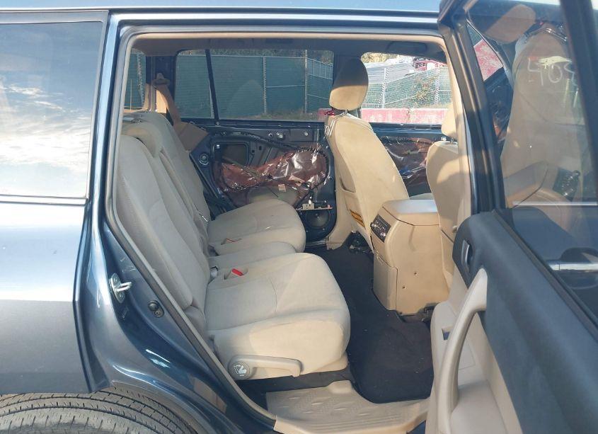 Photo 8 of 2013 Toyota Highlander BASE PLUS V6 (VIN 5TDBK3EH0DS237903)