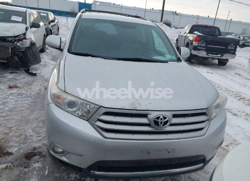 Photo 12 of 2013 Toyota Highlander BASE PLUS V6 (VIN 5TDBK3EH0DS255530)