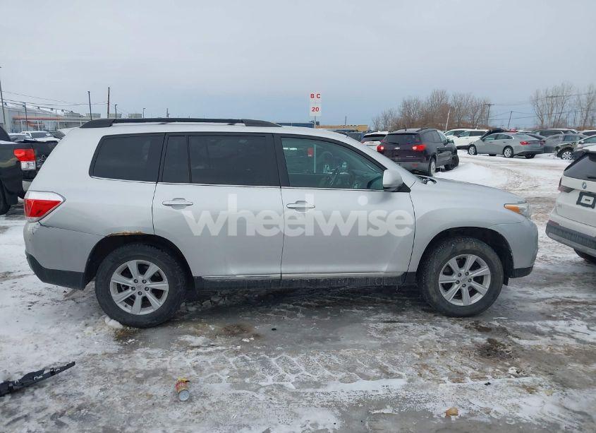 Photo 13 of 2013 Toyota Highlander BASE PLUS V6 (VIN 5TDBK3EH0DS255530)