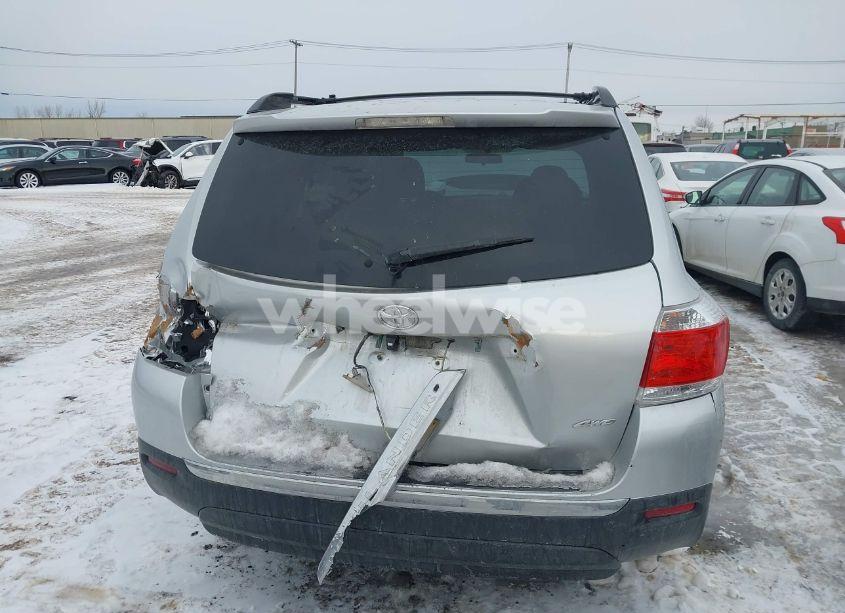 Photo 17 of 2013 Toyota Highlander BASE PLUS V6 (VIN 5TDBK3EH0DS255530)