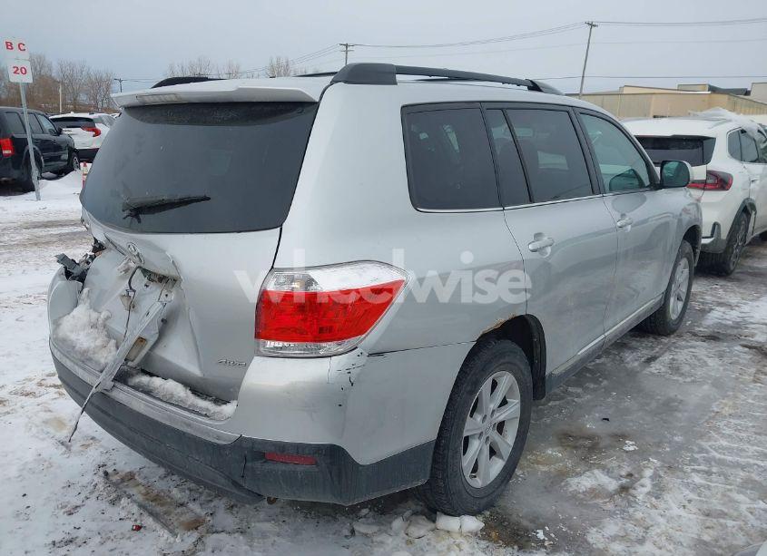 Photo 4 of 2013 Toyota Highlander BASE PLUS V6 (VIN 5TDBK3EH0DS255530)