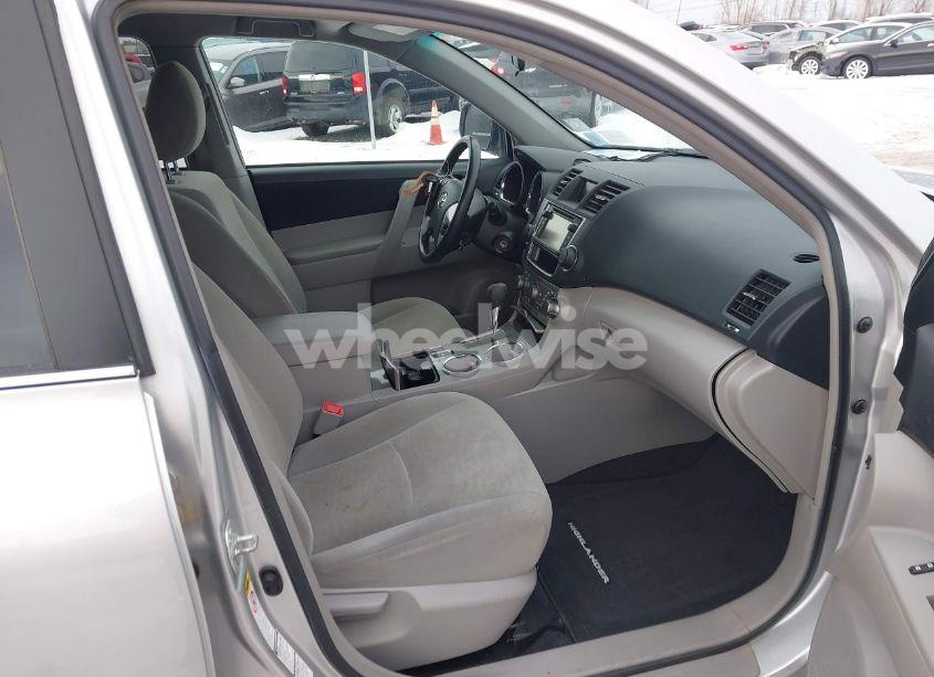 Photo 5 of 2013 Toyota Highlander BASE PLUS V6 (VIN 5TDBK3EH0DS255530)