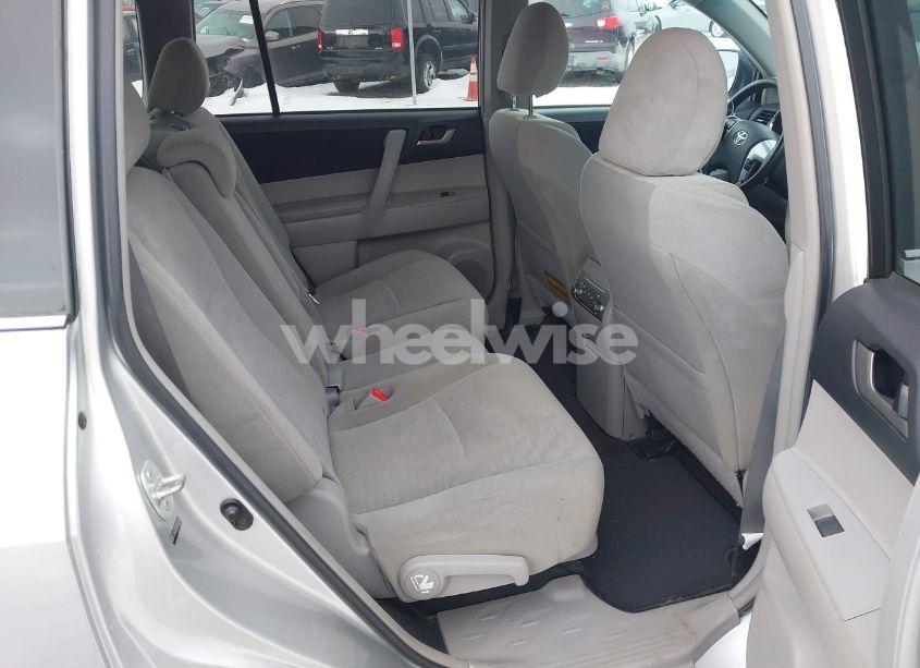 Photo 8 of 2013 Toyota Highlander BASE PLUS V6 (VIN 5TDBK3EH0DS255530)