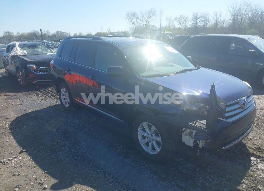 2013 Toyota Highlander SE V6 (VIN 5TDBK3EH0DS263384) main photo