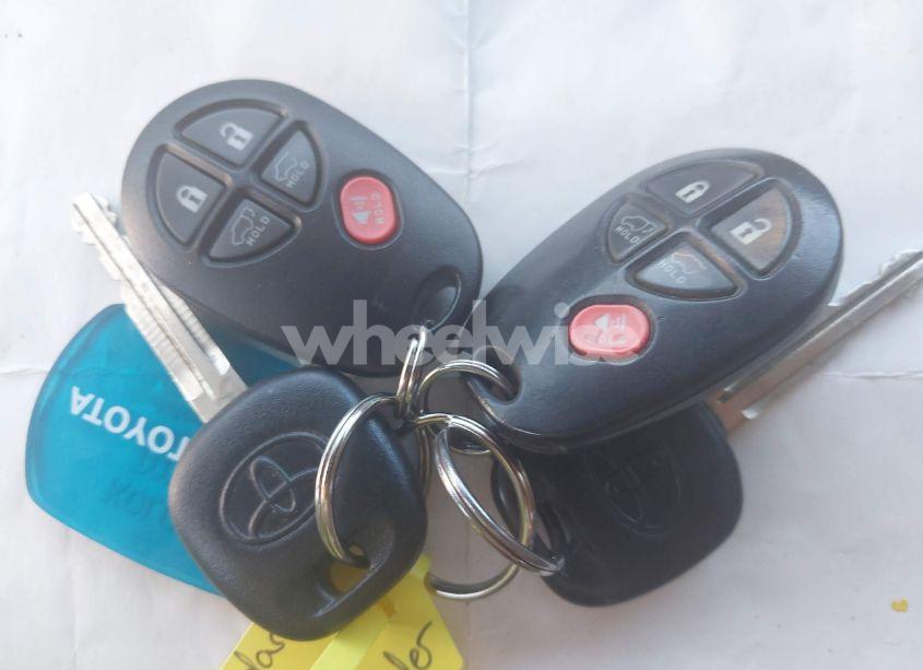 Photo 11 of 2013 Toyota Highlander SE V6 (VIN 5TDBK3EH0DS263384)