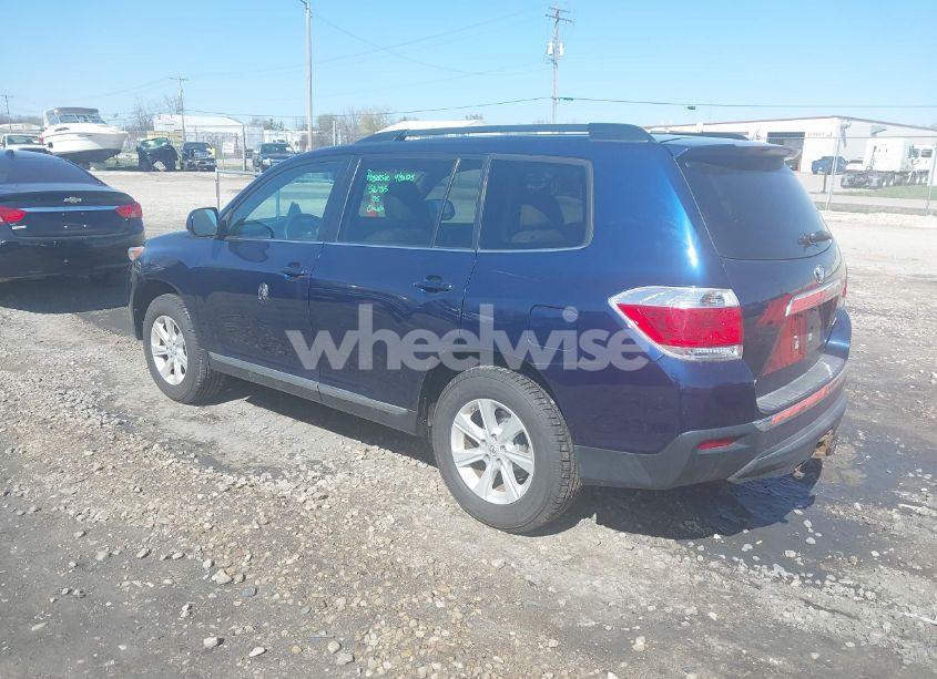 Photo 3 of 2013 Toyota Highlander SE V6 (VIN 5TDBK3EH0DS263384)