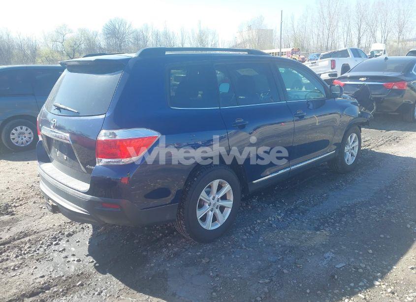 Photo 4 of 2013 Toyota Highlander SE V6 (VIN 5TDBK3EH0DS263384)