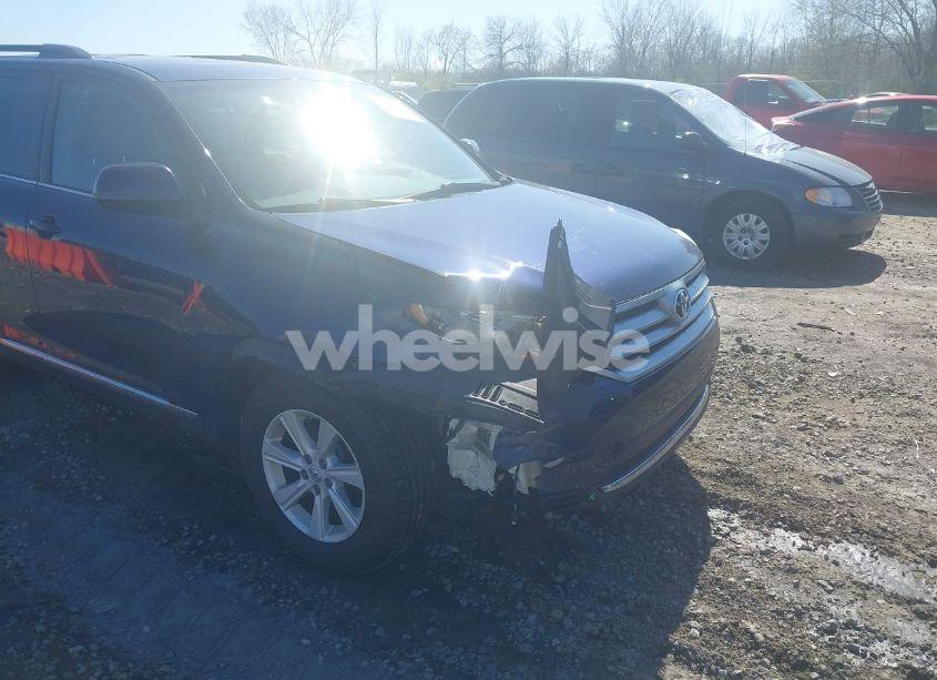 Photo 6 of 2013 Toyota Highlander SE V6 (VIN 5TDBK3EH0DS263384)