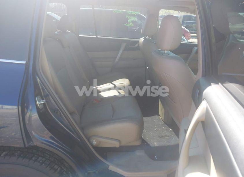 Photo 8 of 2013 Toyota Highlander SE V6 (VIN 5TDBK3EH0DS263384)