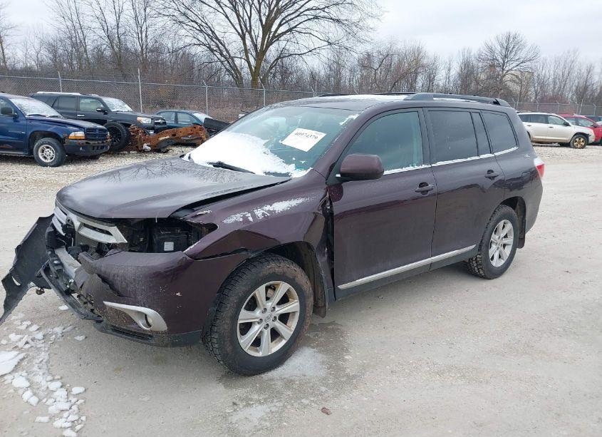 Photo 2 of 2013 Toyota Highlander SE V6 (VIN 5TDBK3EH0DS272912)