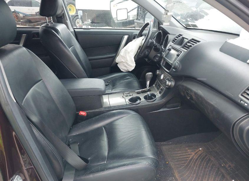 Photo 5 of 2013 Toyota Highlander SE V6 (VIN 5TDBK3EH0DS272912)