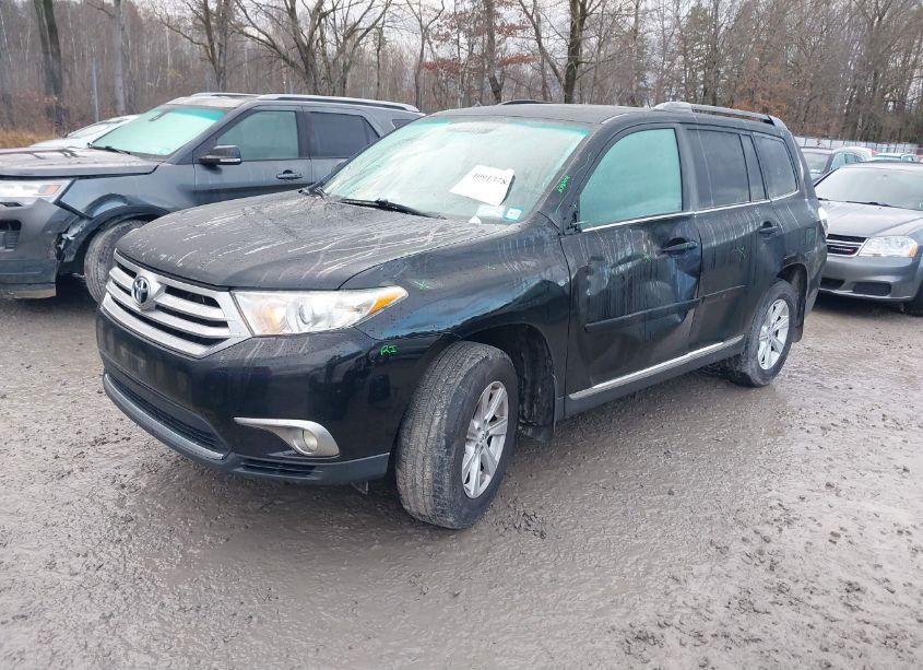 Photo 2 of 2012 Toyota Highlander SE V6 (VIN 5TDBK3EH1CS097942)