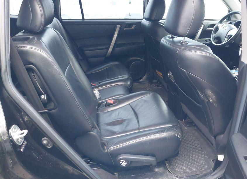 Photo 8 of 2012 Toyota Highlander SE V6 (VIN 5TDBK3EH1CS097942)