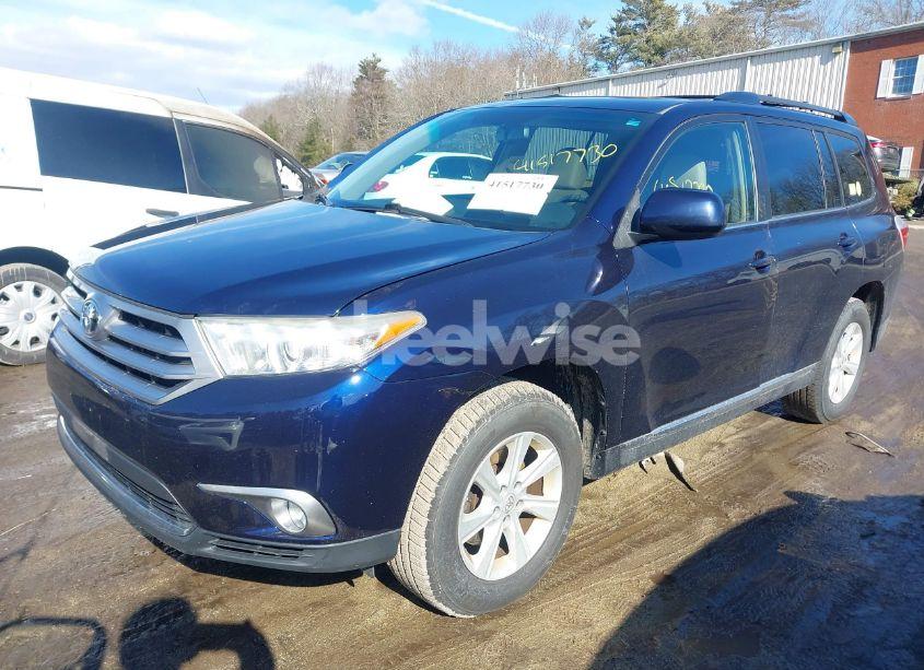 Photo 2 of 2012 Toyota Highlander SE V6 (VIN 5TDBK3EH1CS108146)