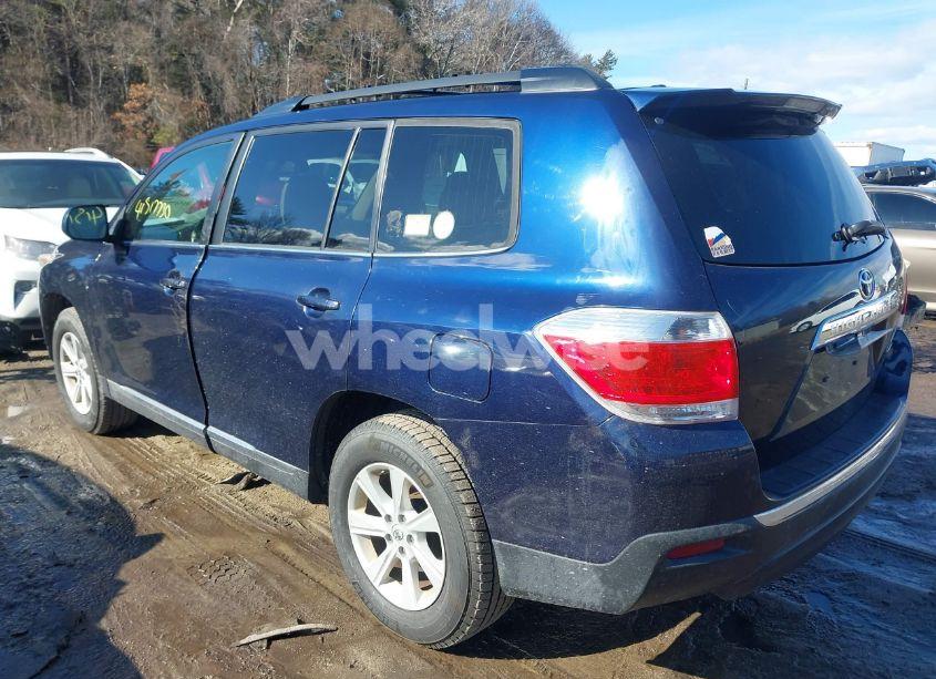 Photo 3 of 2012 Toyota Highlander SE V6 (VIN 5TDBK3EH1CS108146)