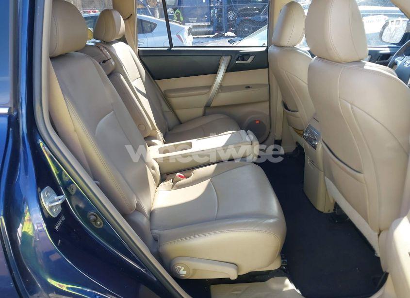 Photo 8 of 2012 Toyota Highlander SE V6 (VIN 5TDBK3EH1CS108146)