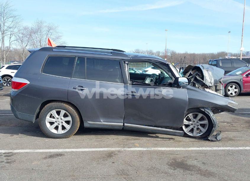 Photo 13 of 2012 Toyota Highlander SE V6 (VIN 5TDBK3EH1CS133354)