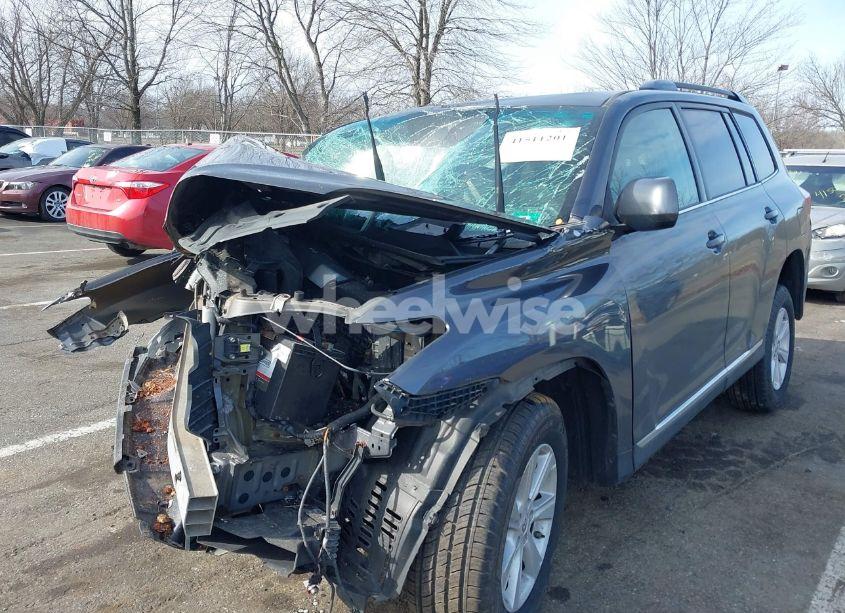 Photo 2 of 2012 Toyota Highlander SE V6 (VIN 5TDBK3EH1CS133354)