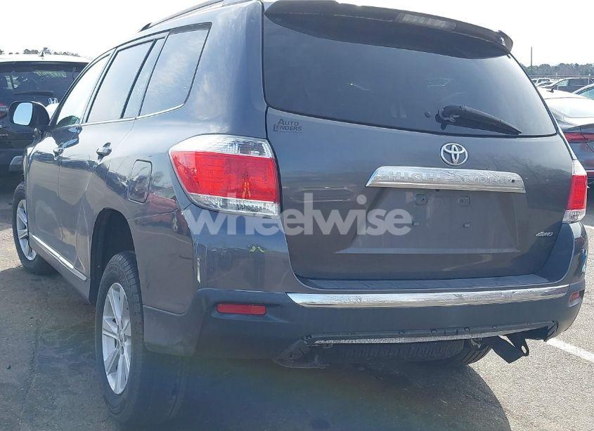 Photo 3 of 2012 Toyota Highlander SE V6 (VIN 5TDBK3EH1CS133354)