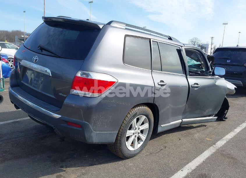 Photo 4 of 2012 Toyota Highlander SE V6 (VIN 5TDBK3EH1CS133354)
