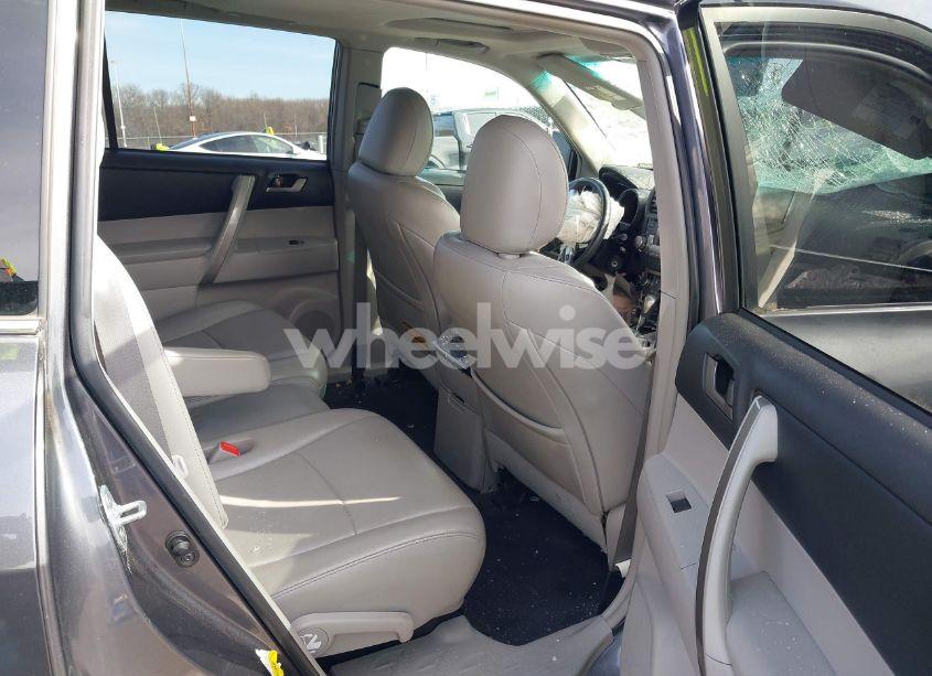 Photo 8 of 2012 Toyota Highlander SE V6 (VIN 5TDBK3EH1CS133354)