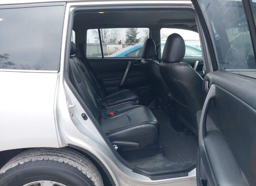 Photo 8 of 2012 Toyota Highlander SE V6 (VIN 5TDBK3EH1CS150123)