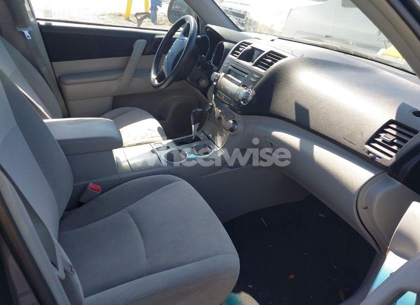 Photo 5 of 2012 Toyota Highlander BASE V6 (VIN 5TDBK3EH1CS160960)
