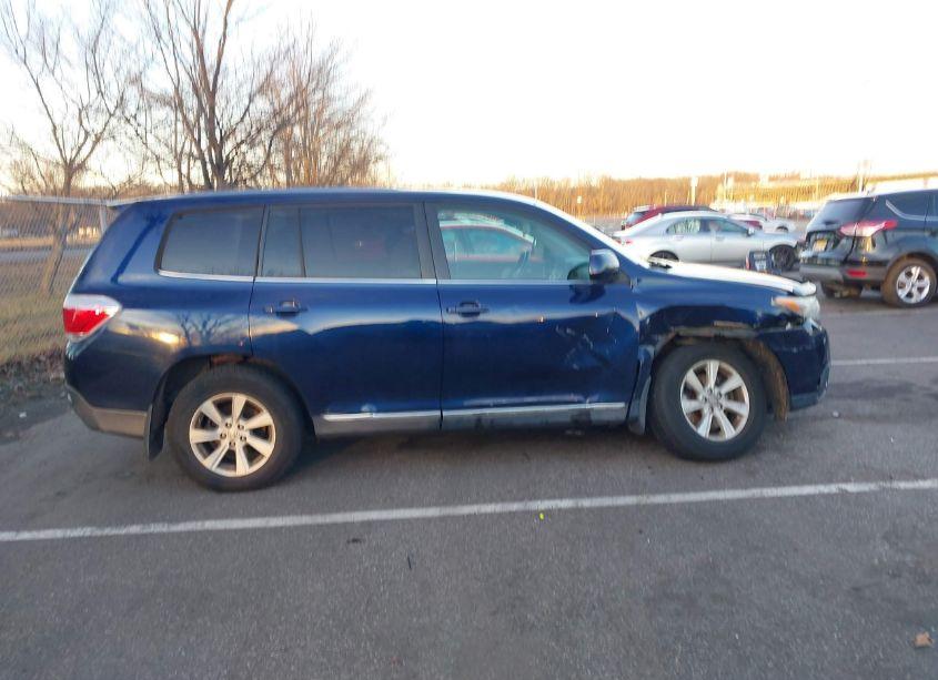 Photo 13 of 2013 Toyota Highlander BASE V6 (VIN 5TDBK3EH1DS180675)
