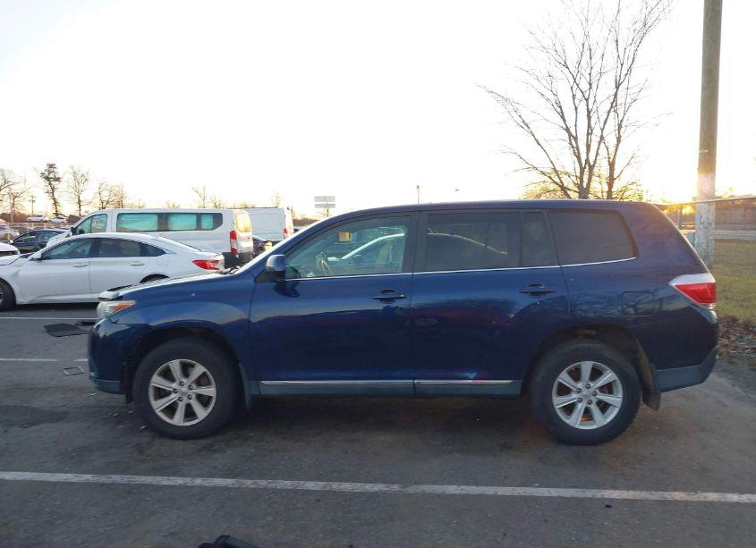 Photo 14 of 2013 Toyota Highlander BASE V6 (VIN 5TDBK3EH1DS180675)