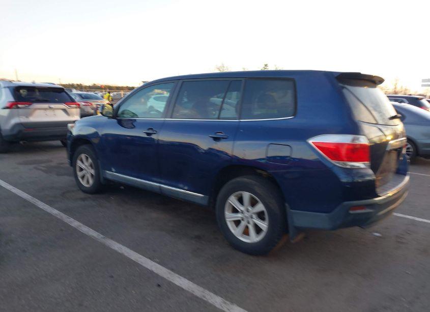 Photo 3 of 2013 Toyota Highlander BASE V6 (VIN 5TDBK3EH1DS180675)