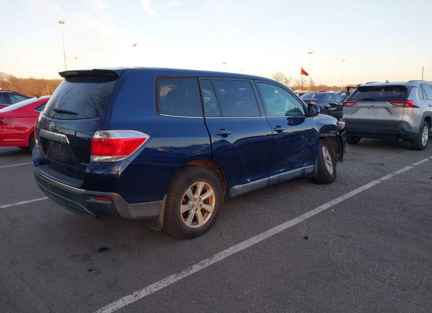 Photo 4 of 2013 Toyota Highlander BASE V6 (VIN 5TDBK3EH1DS180675)