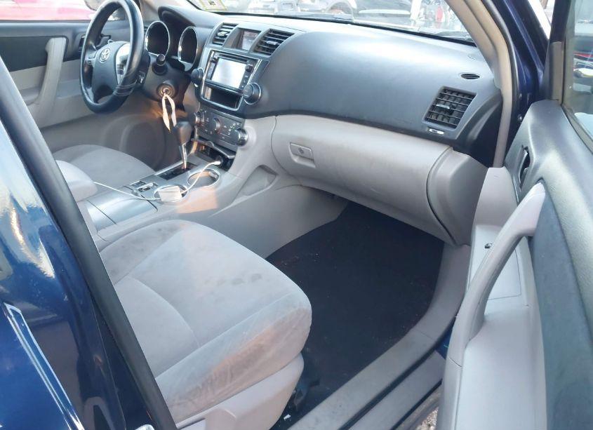 Photo 5 of 2013 Toyota Highlander BASE V6 (VIN 5TDBK3EH1DS180675)