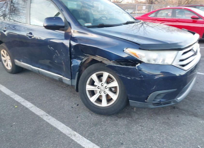 Photo 6 of 2013 Toyota Highlander BASE V6 (VIN 5TDBK3EH1DS180675)