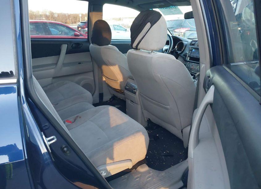 Photo 8 of 2013 Toyota Highlander BASE V6 (VIN 5TDBK3EH1DS180675)