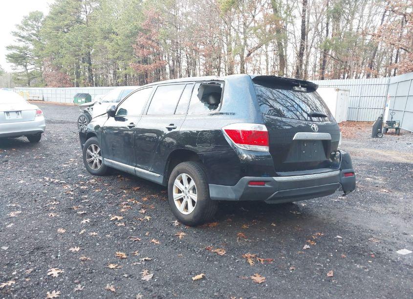 Photo 3 of 2013 Toyota Highlander BASE V6 (VIN 5TDBK3EH1DS212671)