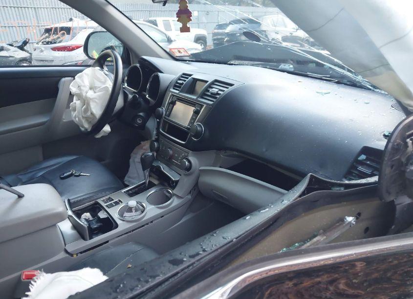Photo 5 of 2013 Toyota Highlander BASE V6 (VIN 5TDBK3EH1DS212671)