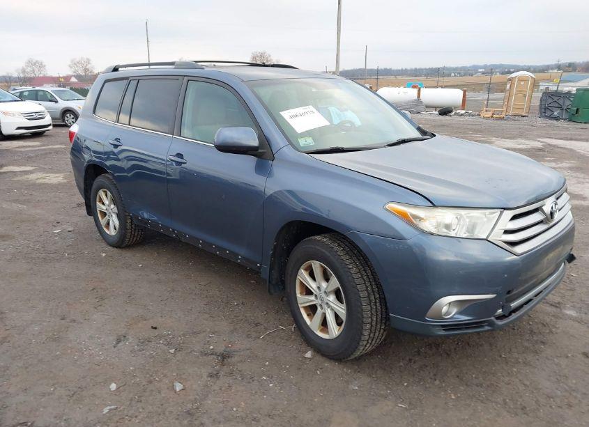 2013 Toyota Highlander BASE PLUS V6 (VIN 5TDBK3EH1DS238798) main photo