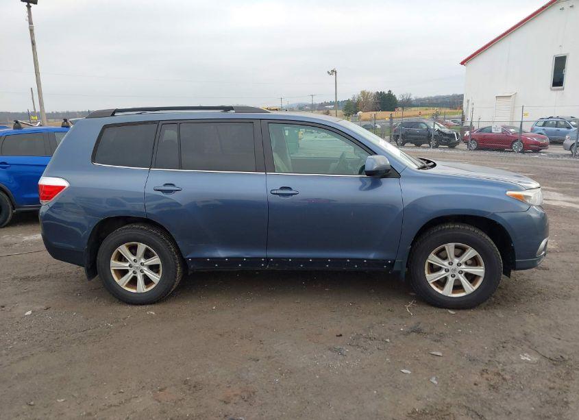 Photo 13 of 2013 Toyota Highlander BASE PLUS V6 (VIN 5TDBK3EH1DS238798)