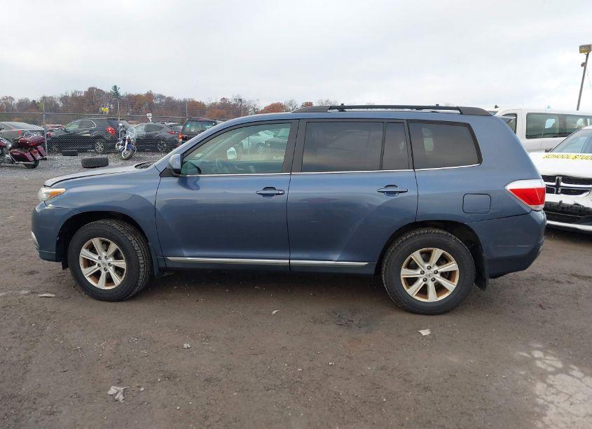Photo 14 of 2013 Toyota Highlander BASE PLUS V6 (VIN 5TDBK3EH1DS238798)