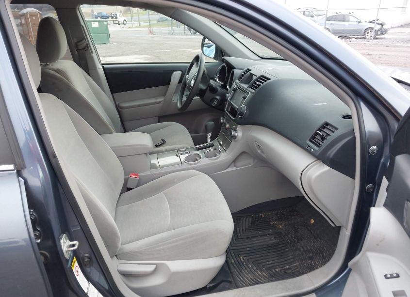 Photo 5 of 2013 Toyota Highlander BASE PLUS V6 (VIN 5TDBK3EH1DS238798)