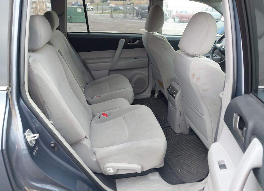 Photo 8 of 2013 Toyota Highlander BASE PLUS V6 (VIN 5TDBK3EH1DS238798)